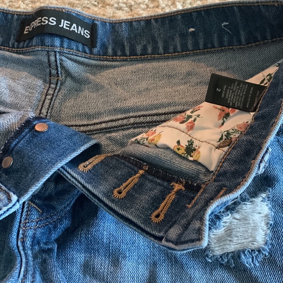 Shorts - Picture 2 of 3